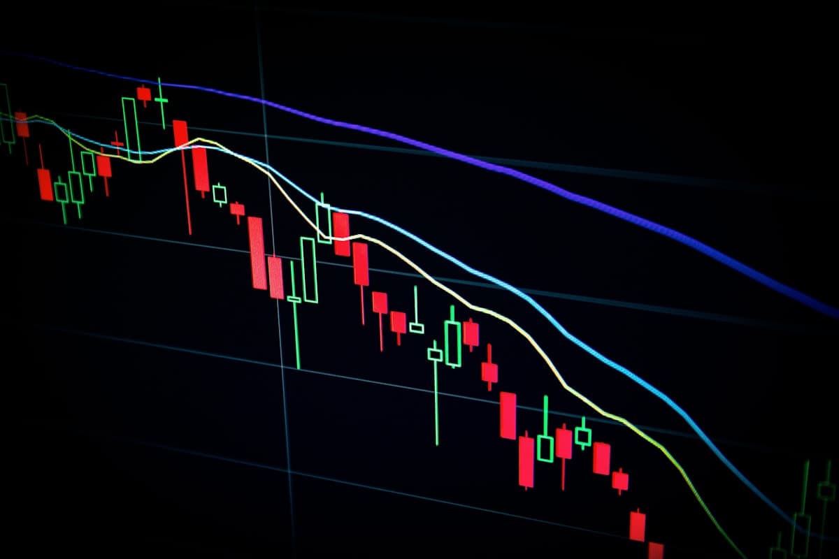 What AI trading agents do when markets crash